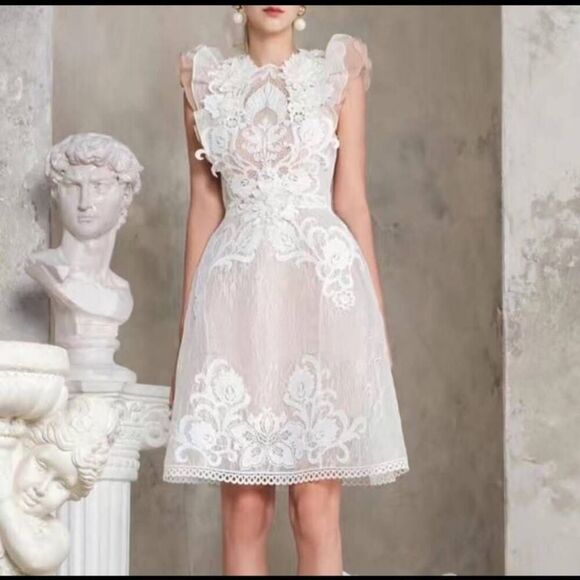 Aimili Dresses & Skirts - Aimili Lace Lined Dress